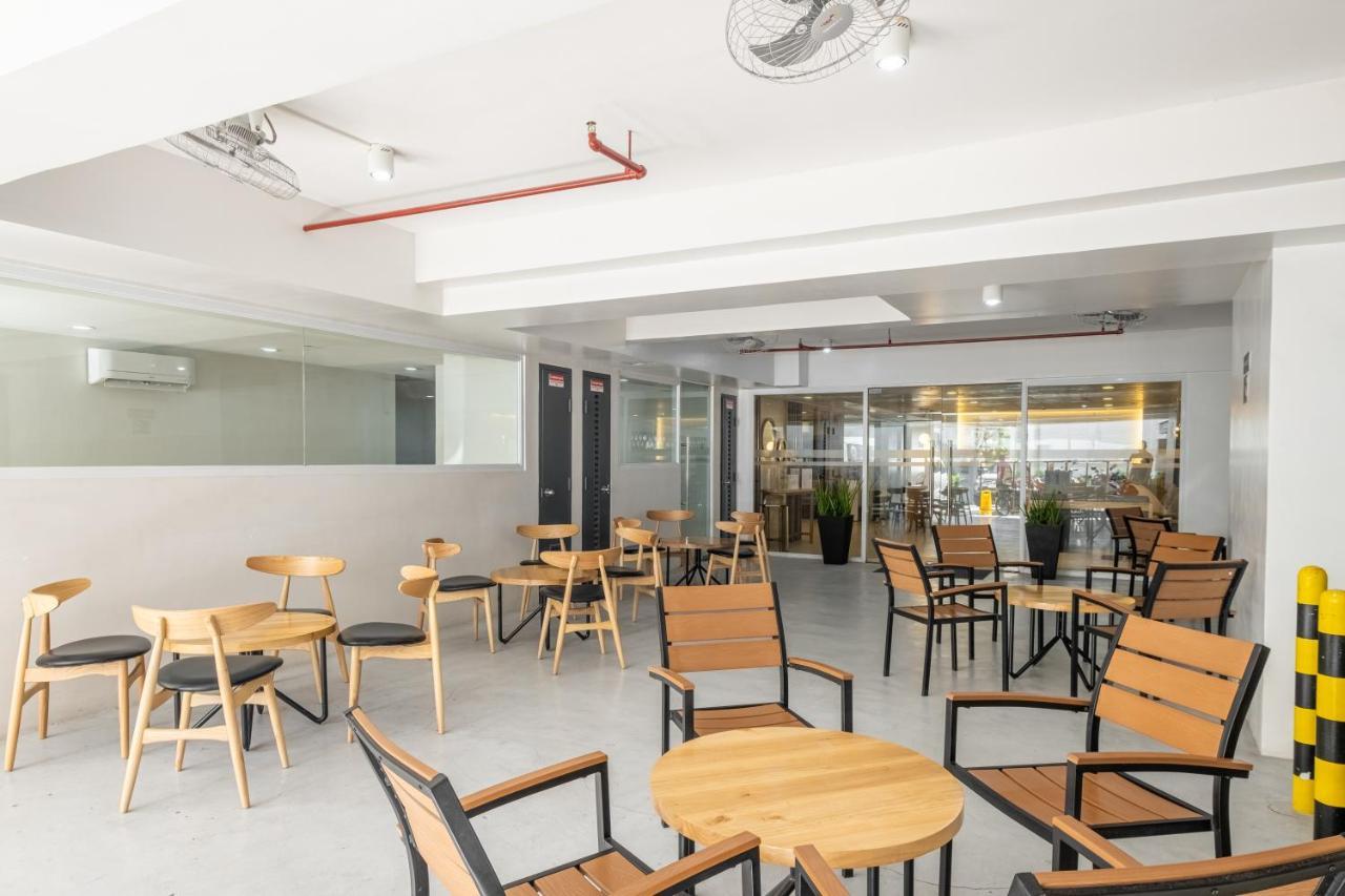Ihotel Uptown Bgc Тагиг Экстерьер фото